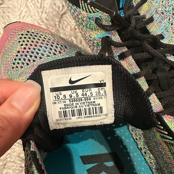 Men’s 10.5 Nike Flyknit Racer Multicolor 2.0 sneaker - excellent condition - Picture 5 of 5